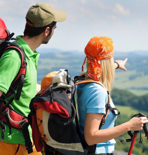Paar bei einer Wanderung